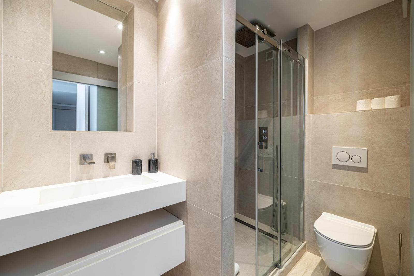 2 Bedroom Grand With Sea View 306 Cannes