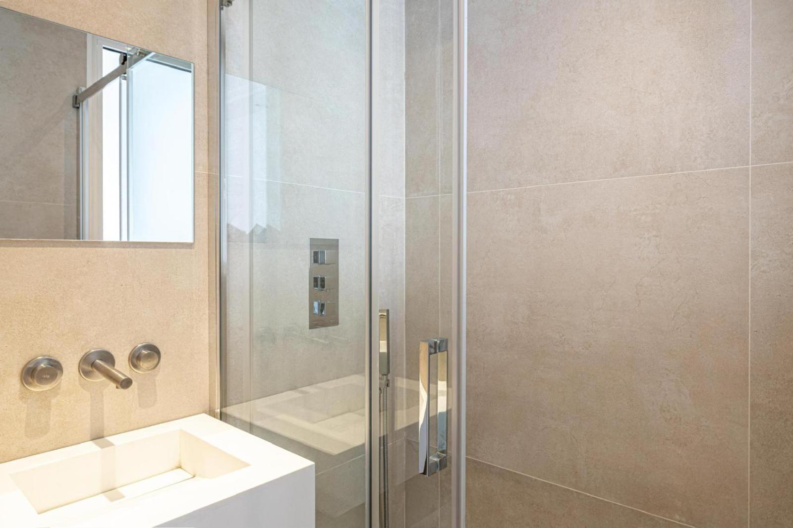 2 Bedroom Grand With Sea View 306 *