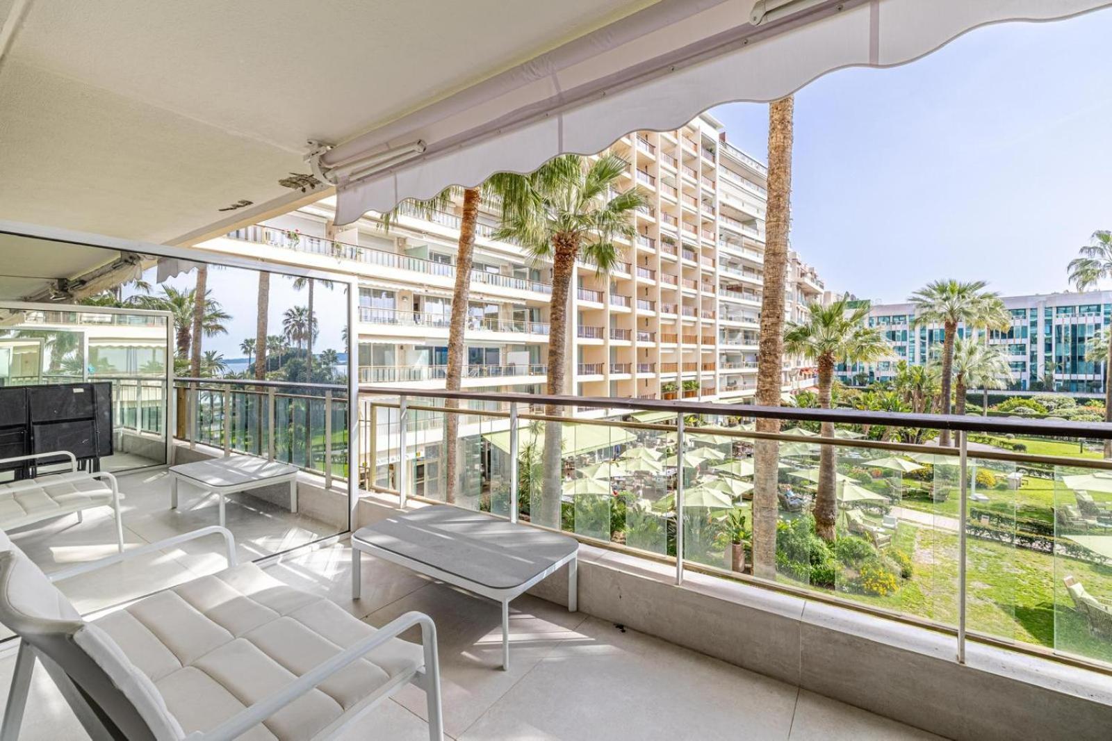 2 Bedroom Grand With Sea View 306 Appartement