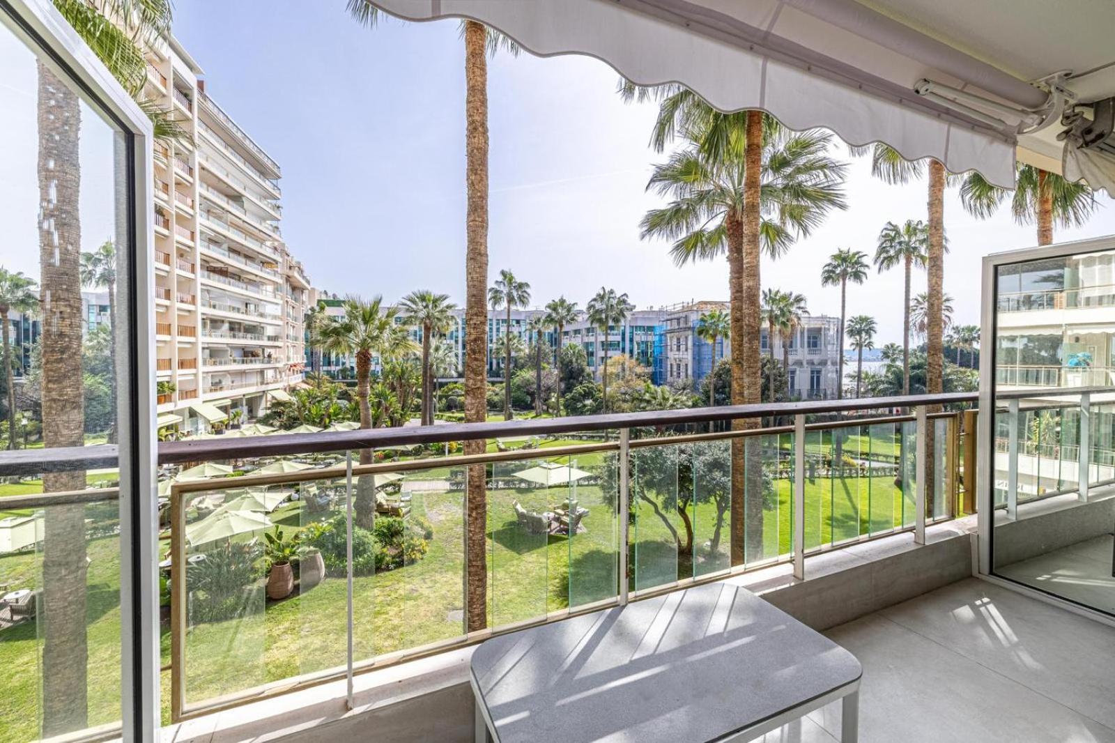 Appartement 2 Bedroom Grand With Sea View 306 Cannes